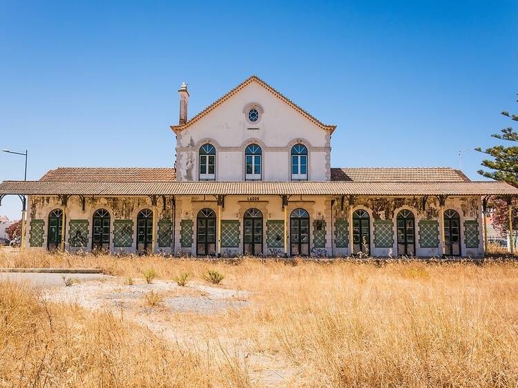 10 spectacular abandoned train stations you must visit 10 spectacular abandoned train stations you must visit