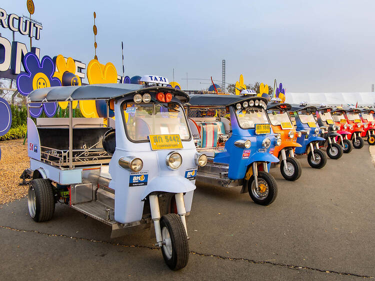 Soft power กลับมาแล้ว! เหล่าซูเปอร์สตาร์ MotoGP เตรียมลงแข่ง Tuk Tuk Challenge ใน Thailand Grand Prix Soft power กลับมาแล้ว! เหล่าซูเปอร์สตาร์ MotoGP เตรียมลงแข่ง Tuk Tuk Challenge ใน Thailand Grand Prix